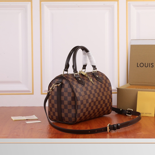 ルイヴィトンバッグ背面デザイン